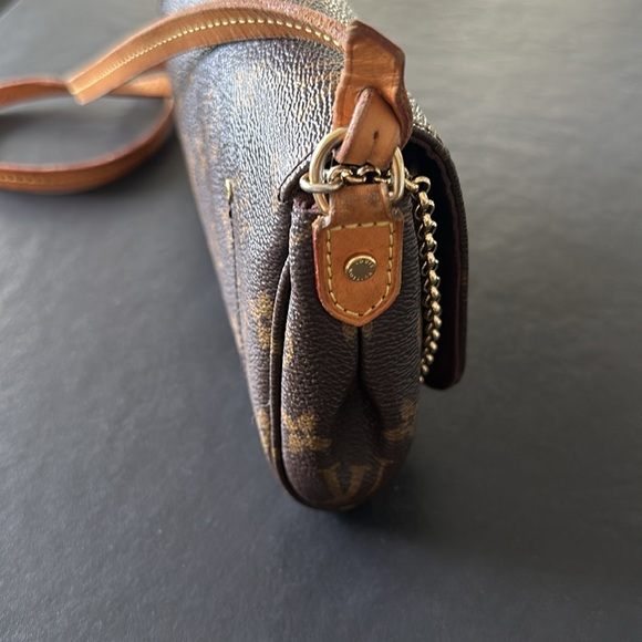 Louis VuittonCrossbody *Authentic* - Picture 5 of 6